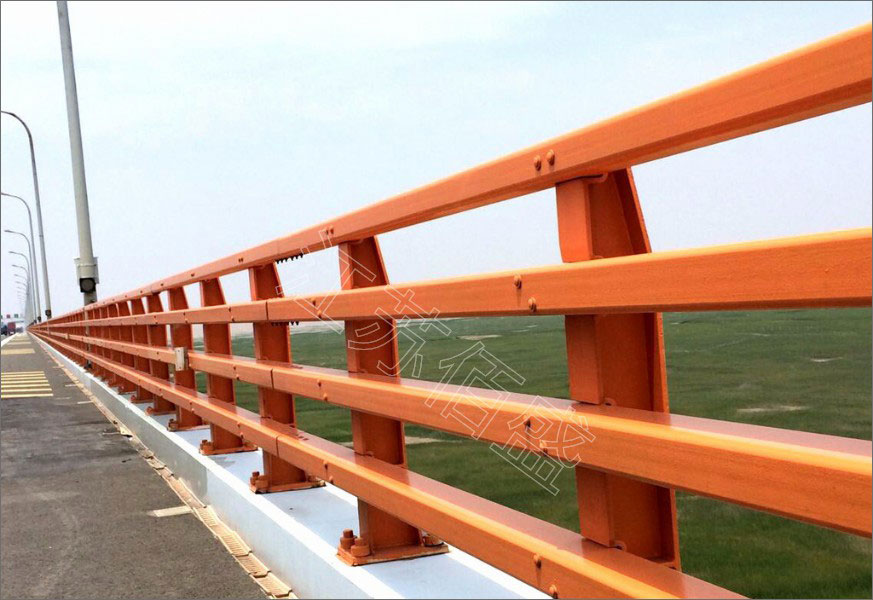 桥梁护栏在使用中要远离酸和碱